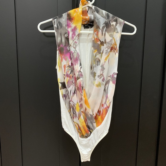 Bebe floral print bodysuit blouse - Picture 2 of 5